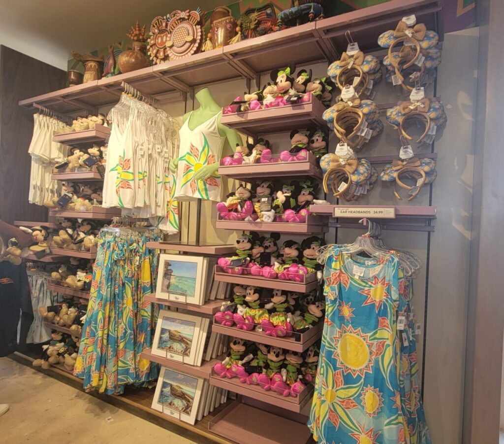 Disney Lookout Cay at Lighthouse Point Shop T'ings